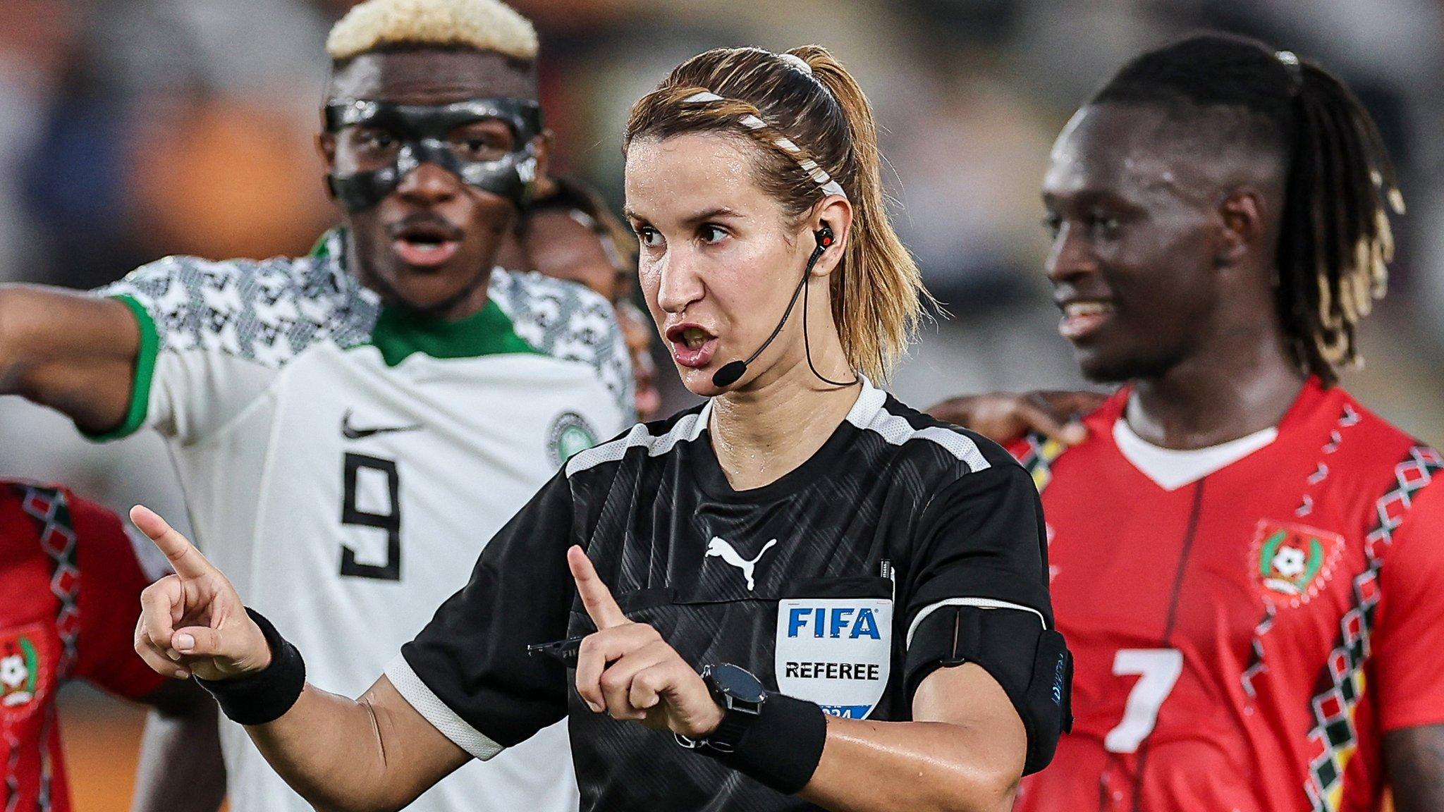 The Moroccan referee who has overcome cultural barriers and gender stereotypes to make history at AFCON 2023 ⚽ 🌍